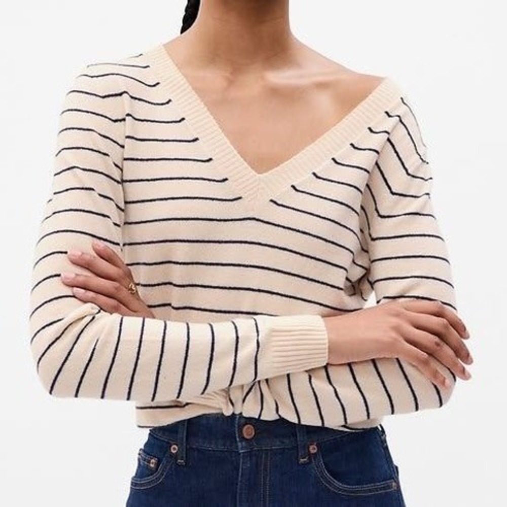 GAP V-Neck Sweater Womens Medium Tall Cream Navy Striped Cotton Blend Knit
